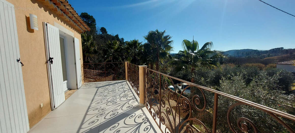 Nouveaute neoprovencale 5 p -157 m2 sur 1500 m2 de terrain- - photo 11