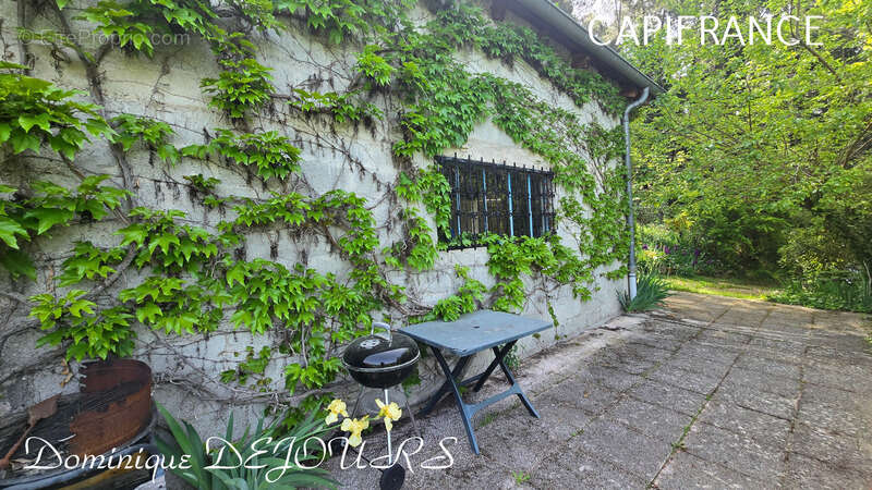 Maison à SAINT-SAUVEUR-DE-MONTAGUT