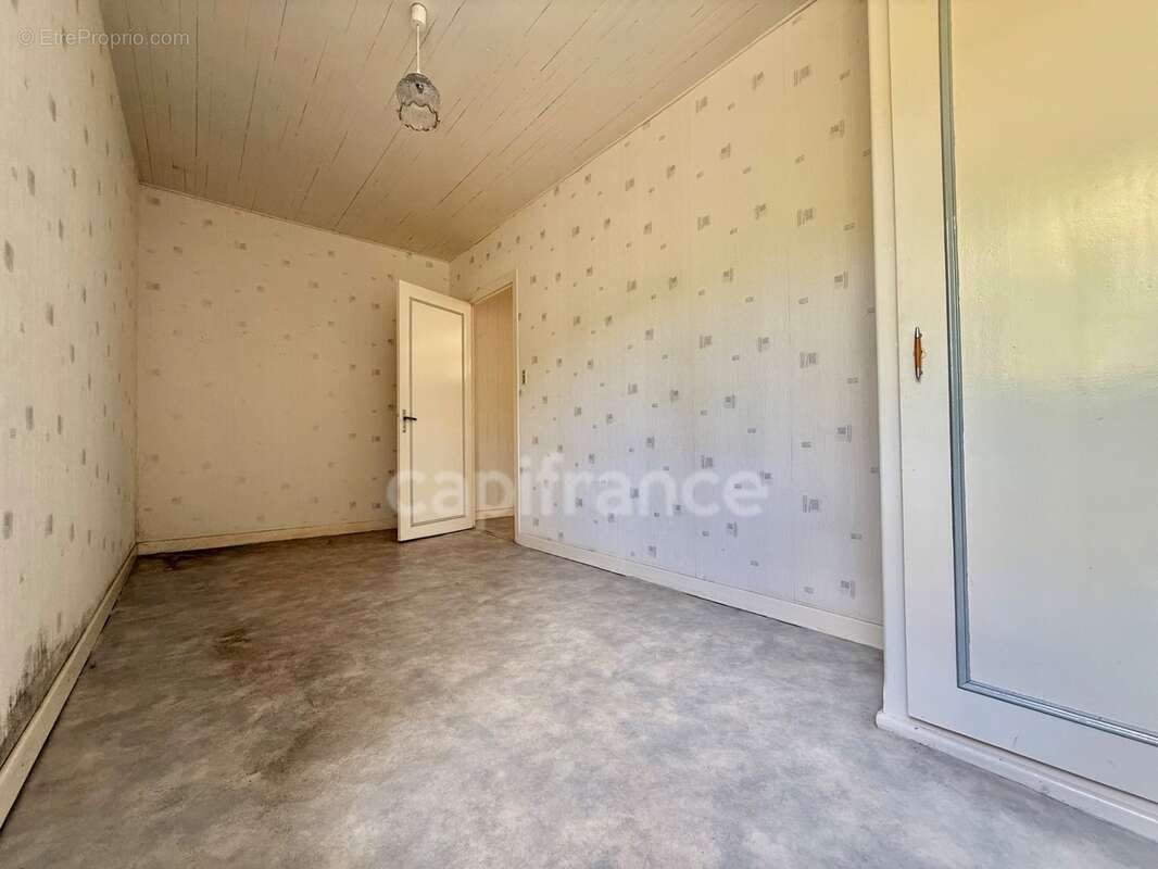 Maison 70 m² – 2 chambres  - terrain clos 1 425 m² – double garage - photo 13