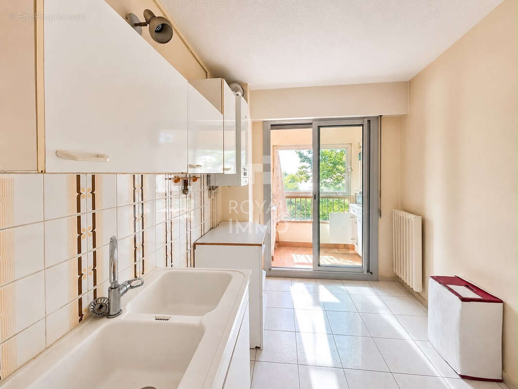 Toulon est t3 + balcon - photo 3