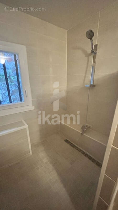 En vente à Tournon-Sur-Rhône : grand appartement avec terrasse - photo 12