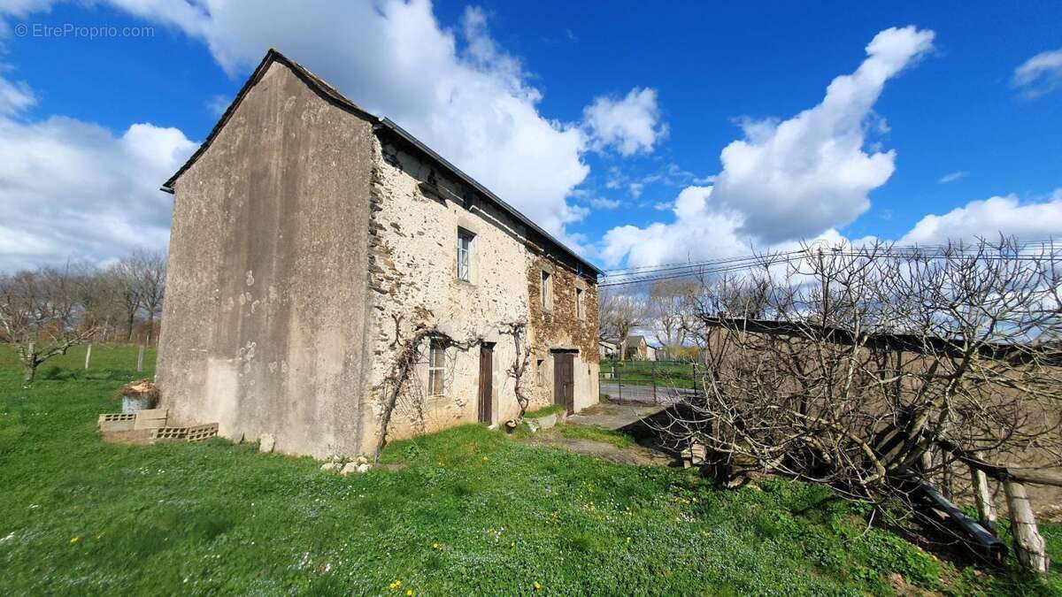 Maison à LA SALVETAT-PEYRALES