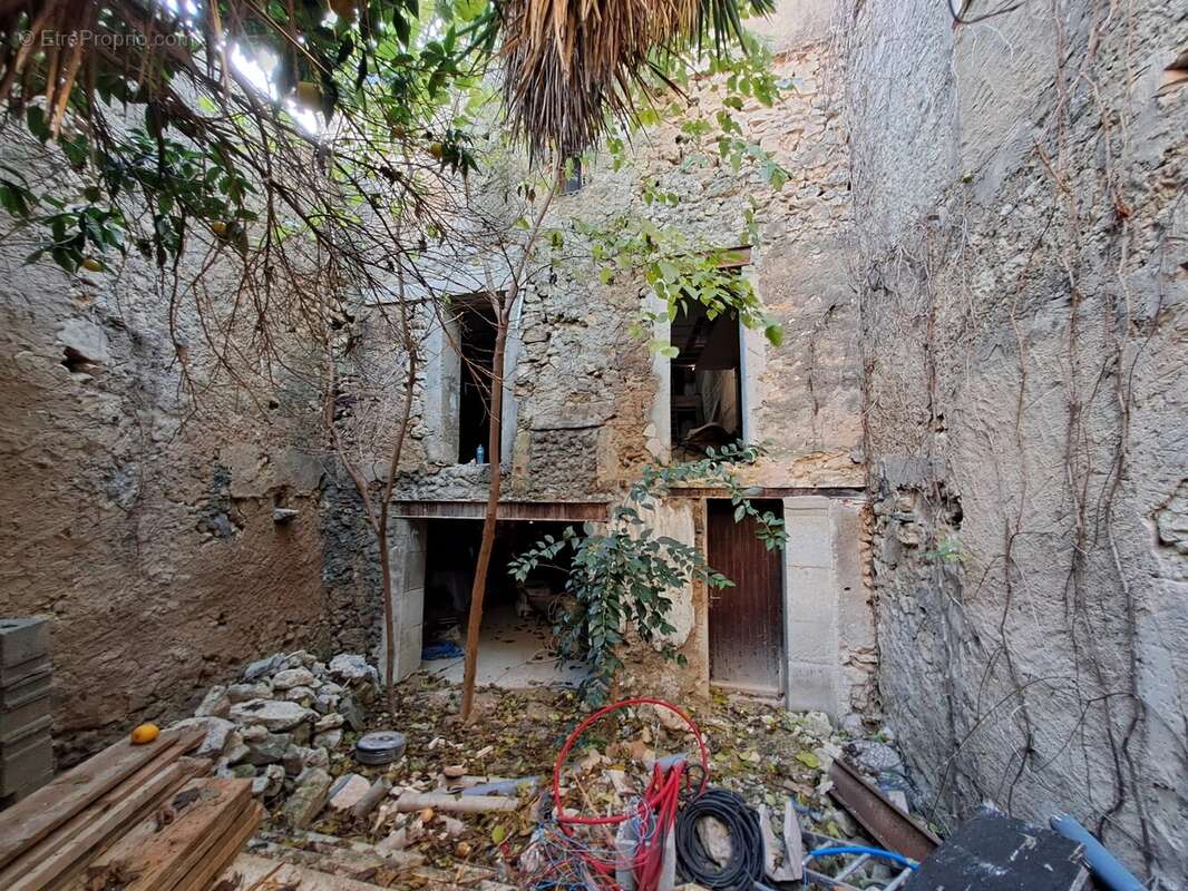 Maison à OUVEILLAN
