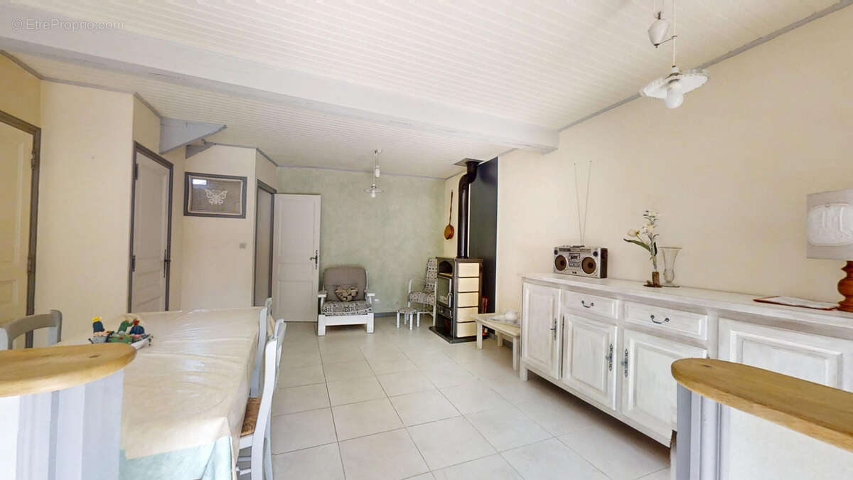 Maison à MONTREGARD