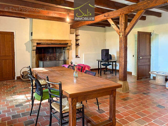 Maison à MONCOUTANT