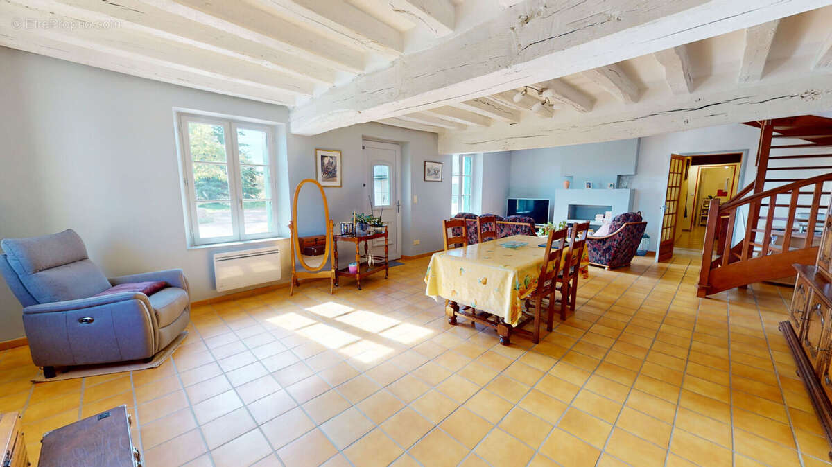 Maison à VILLEBERNIER