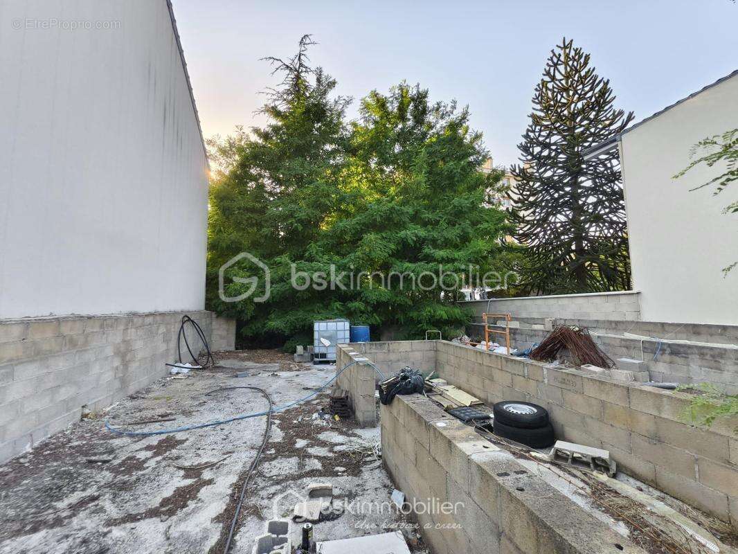 Terrain plat à bâtir de 350 m² à Drancy (Proche RER B) - photo 5