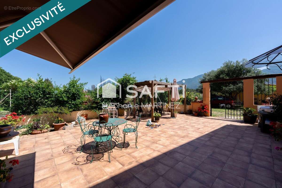Maison 271 m² à Saint-Genis-Des-Fontaines  - photo 7