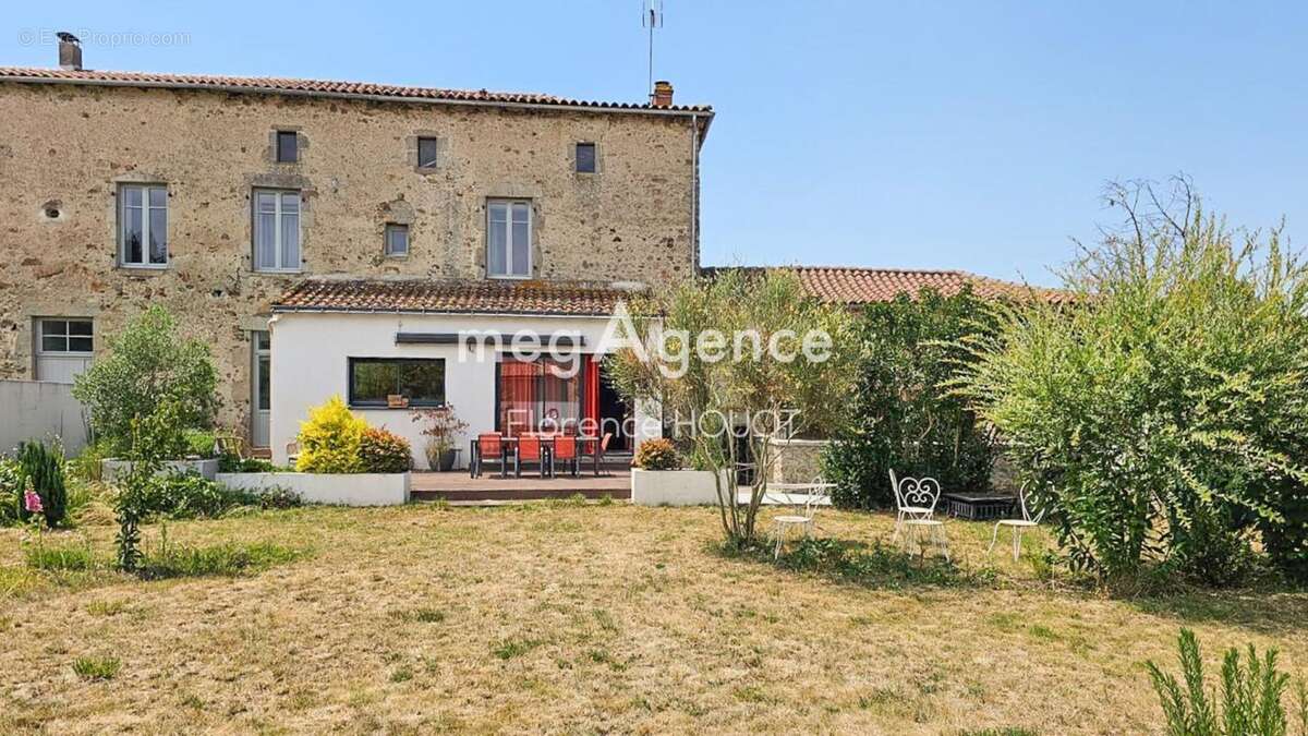 Maison de caractère en pierre rénovée - photo 2