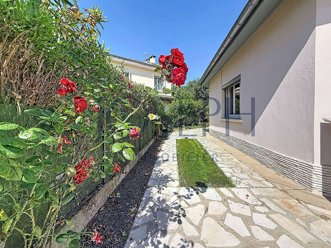 LA ROSERAIE -Villa de plain-pied avec jardin - photo 3