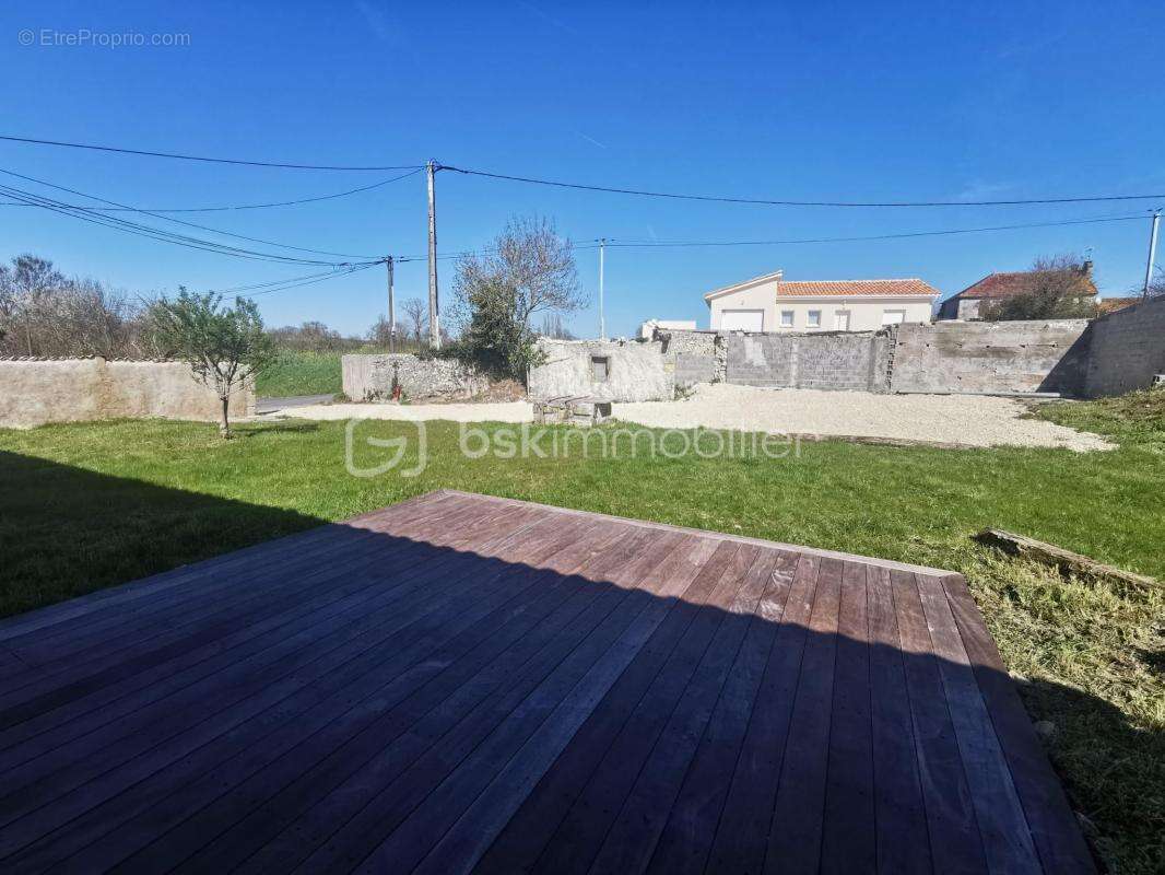 Maison à BARBEZIEUX-SAINT-HILAIRE