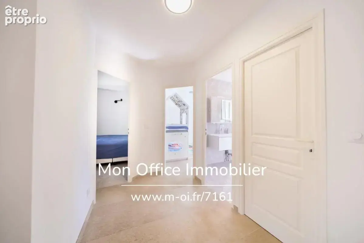 Référence : 7161-PAN - Maison 5 pièces de 120 m² avec piscine à Aix-en-Provence - photo 9