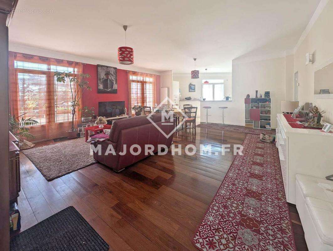 Exclusivité Vente bel appartement type 5 de 115 m2 lumineux en dernier étage avec terrasse et garage 13004 Marseille - photo 5