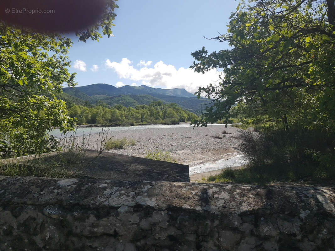 Terrain à LES PILLES