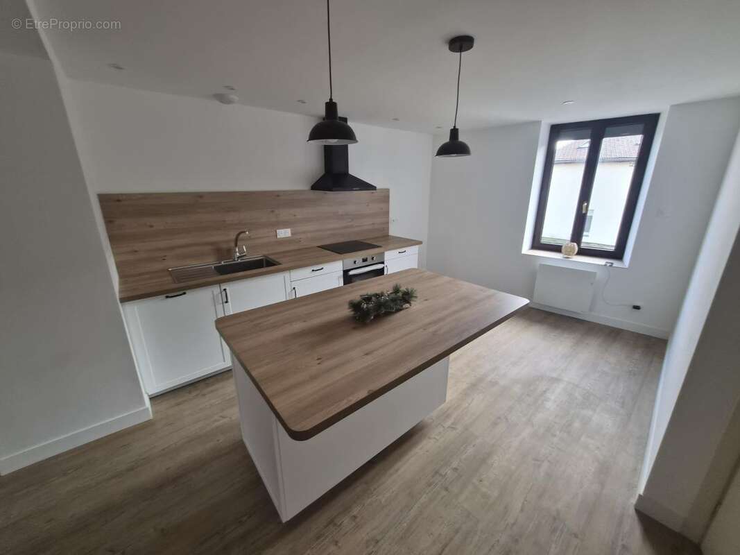 Maison à CHOLOY-MENILLOT