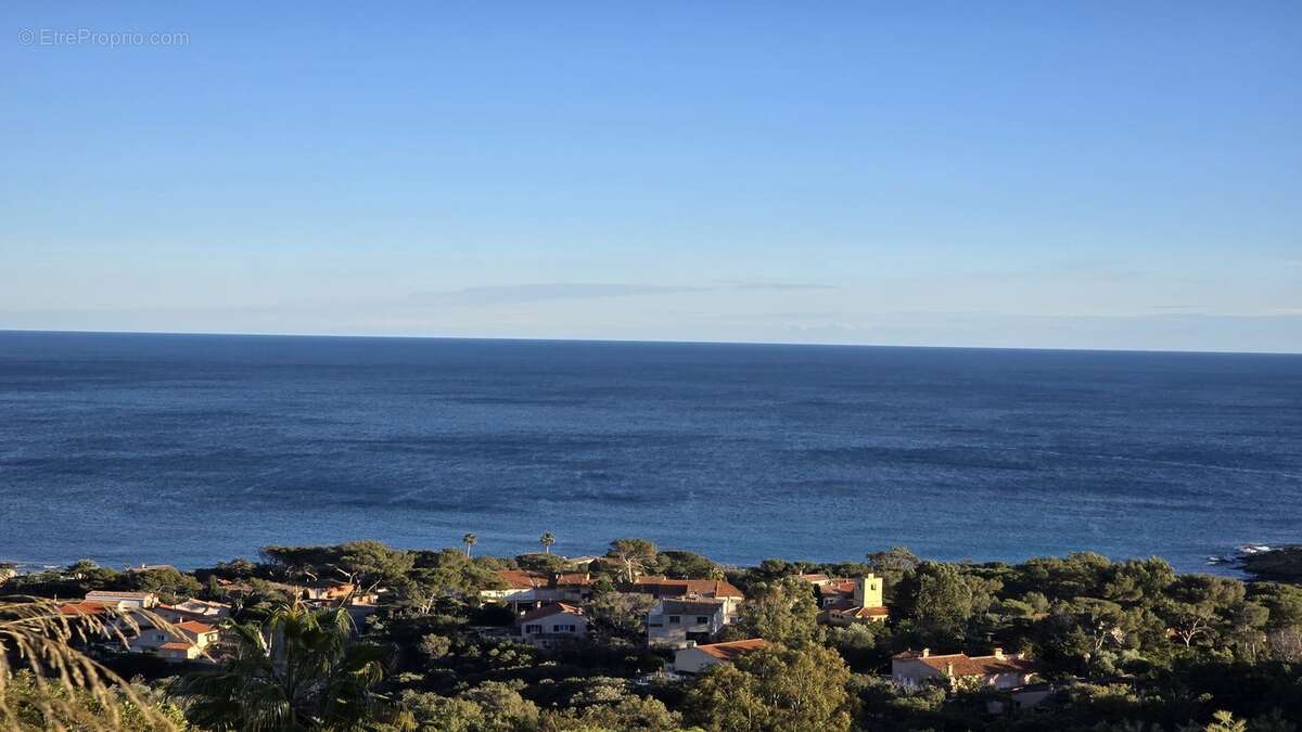 Terrain à LES ISSAMBRES