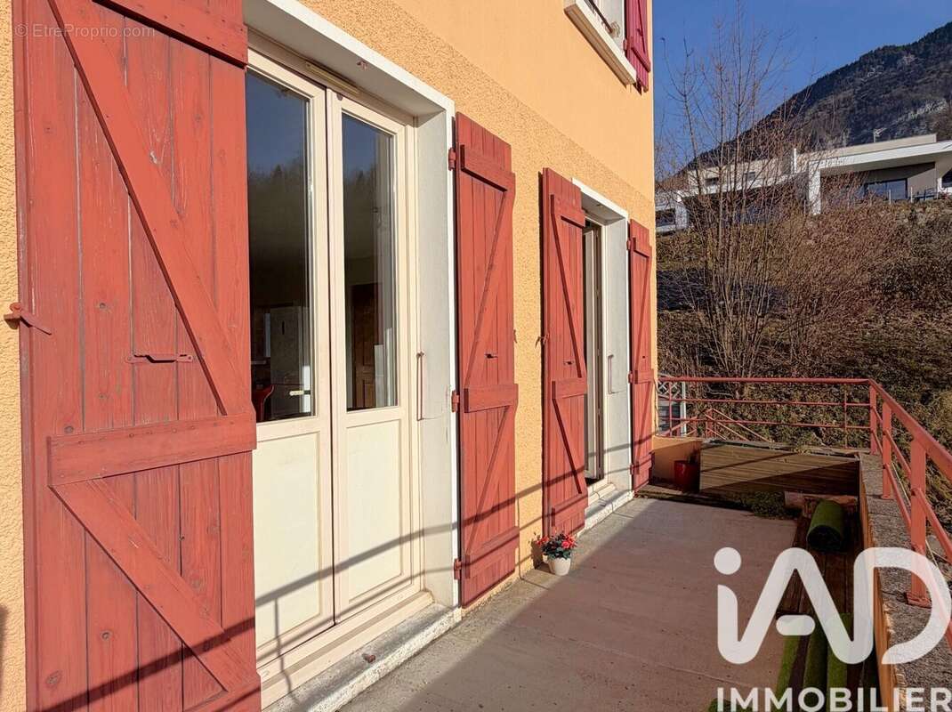 Photo 2 - Appartement à PUGNY-CHATENOD