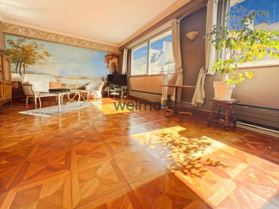 Appartement à PARIS-16E