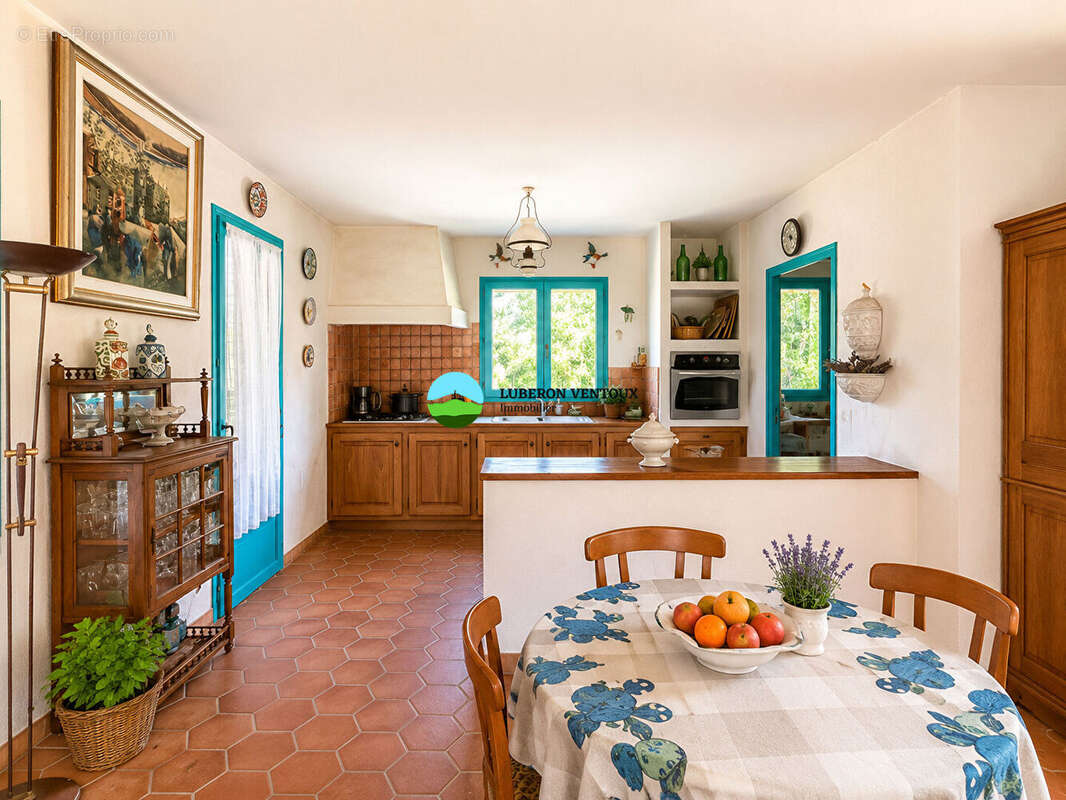 A VENDRE VENASQUE BELLE VILLA DE 220 m² environ sur 4000 m² de terrain - photo 6