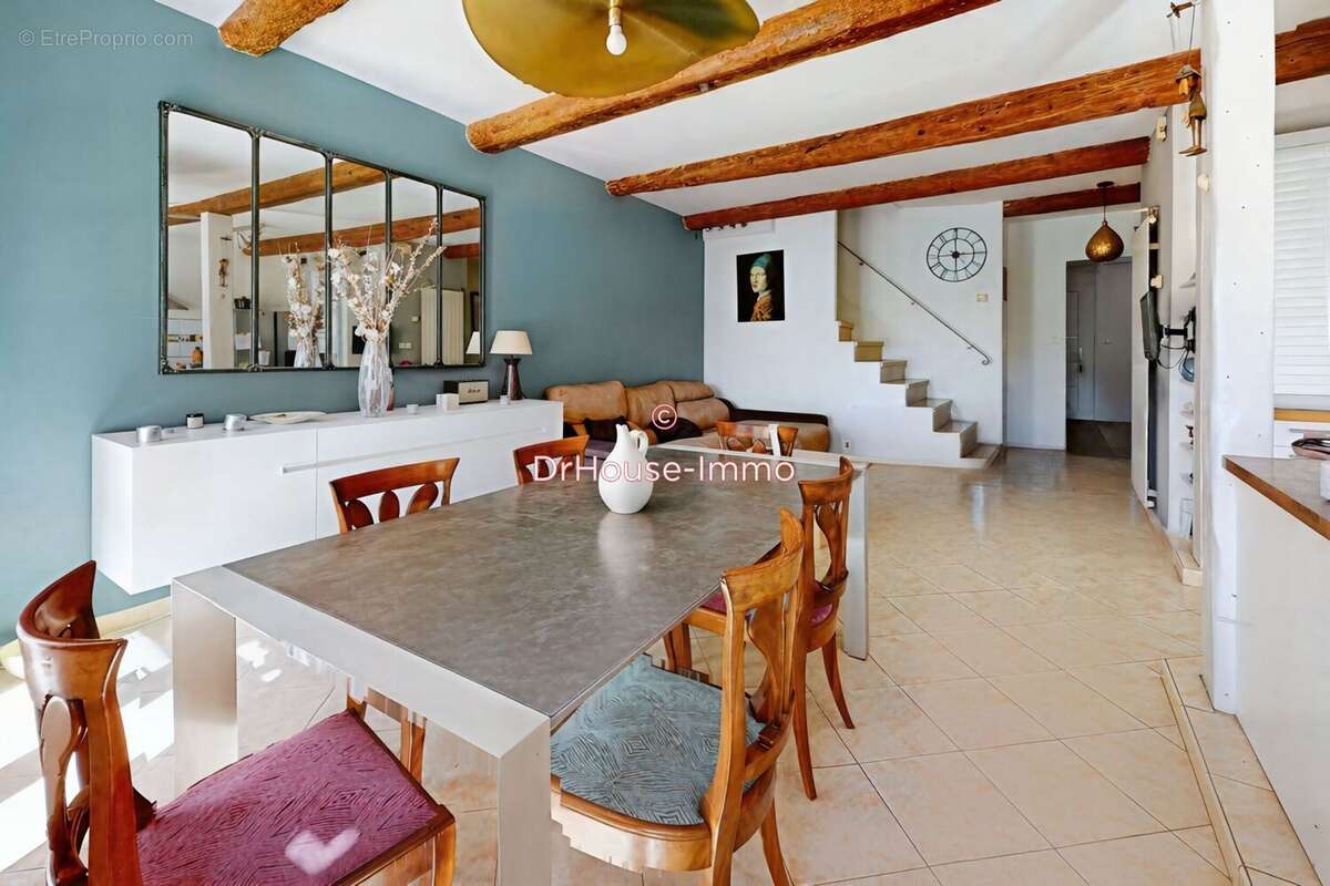Maison 210 m² à Saint-Cannat  - photo 3