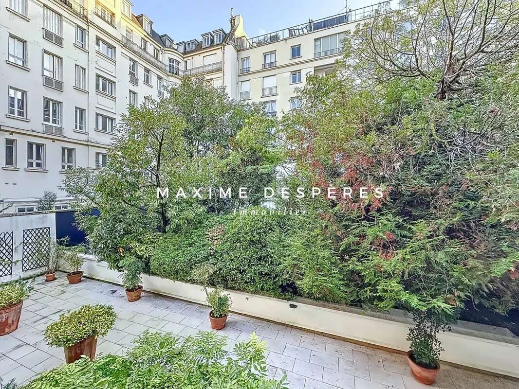 Appartement à NEUILLY-SUR-SEINE