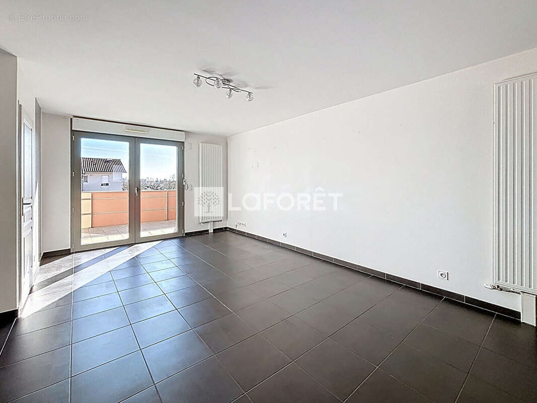 Appartement à SAINT-DENIS-LES-BOURG