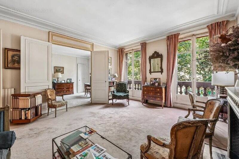 Appartement à PARIS-7E