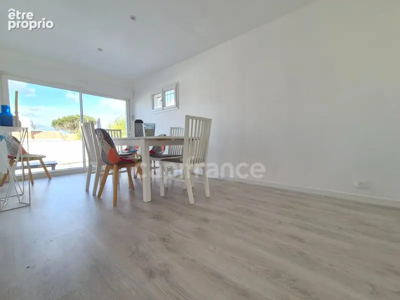 Maison à vendre 4 pièces ROYAN (17) - Piscine chauffée - Terrain de 375m² - photo 6