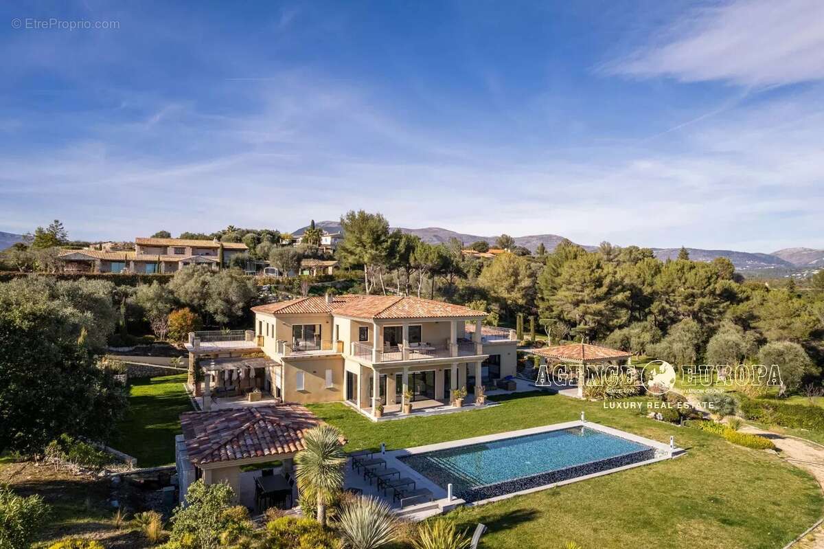 Maison à ROQUEFORT-LES-PINS