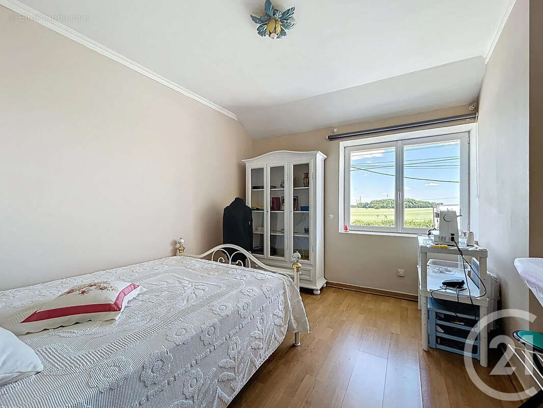 Maison à VERT-SAINT-DENIS