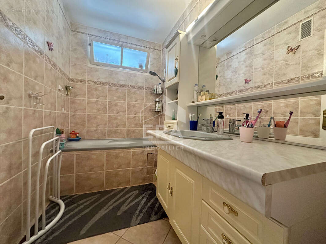 Appartement à SARTROUVILLE