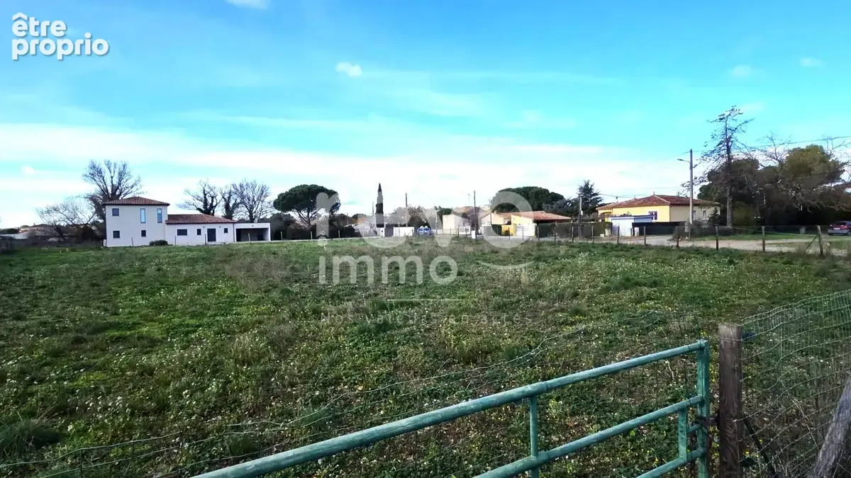 PAULHAN : Terrain de 556 m² hors lotissement dans un petit hameau - photo 2