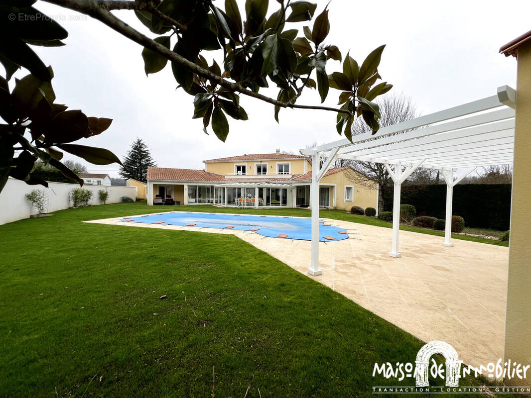 Maison à MESNAC