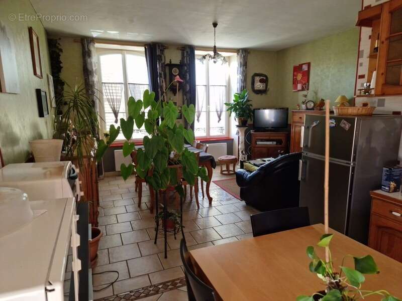 Appartement à CONTREXEVILLE