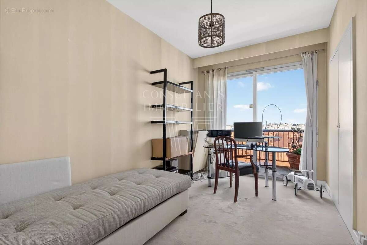 Appartement à PARIS-7E