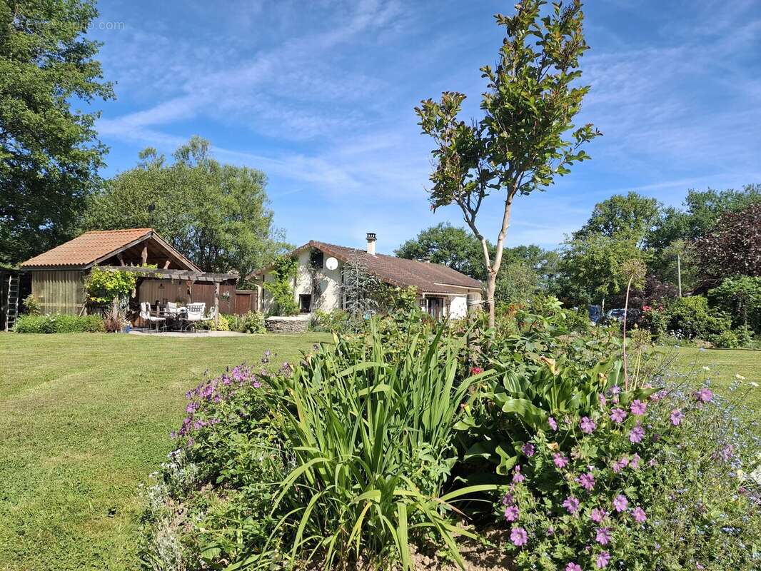 Maison à BUSSIERE-POITEVINE