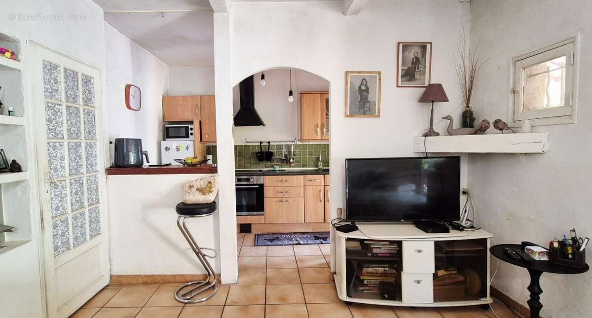 Maison à CEYRESTE