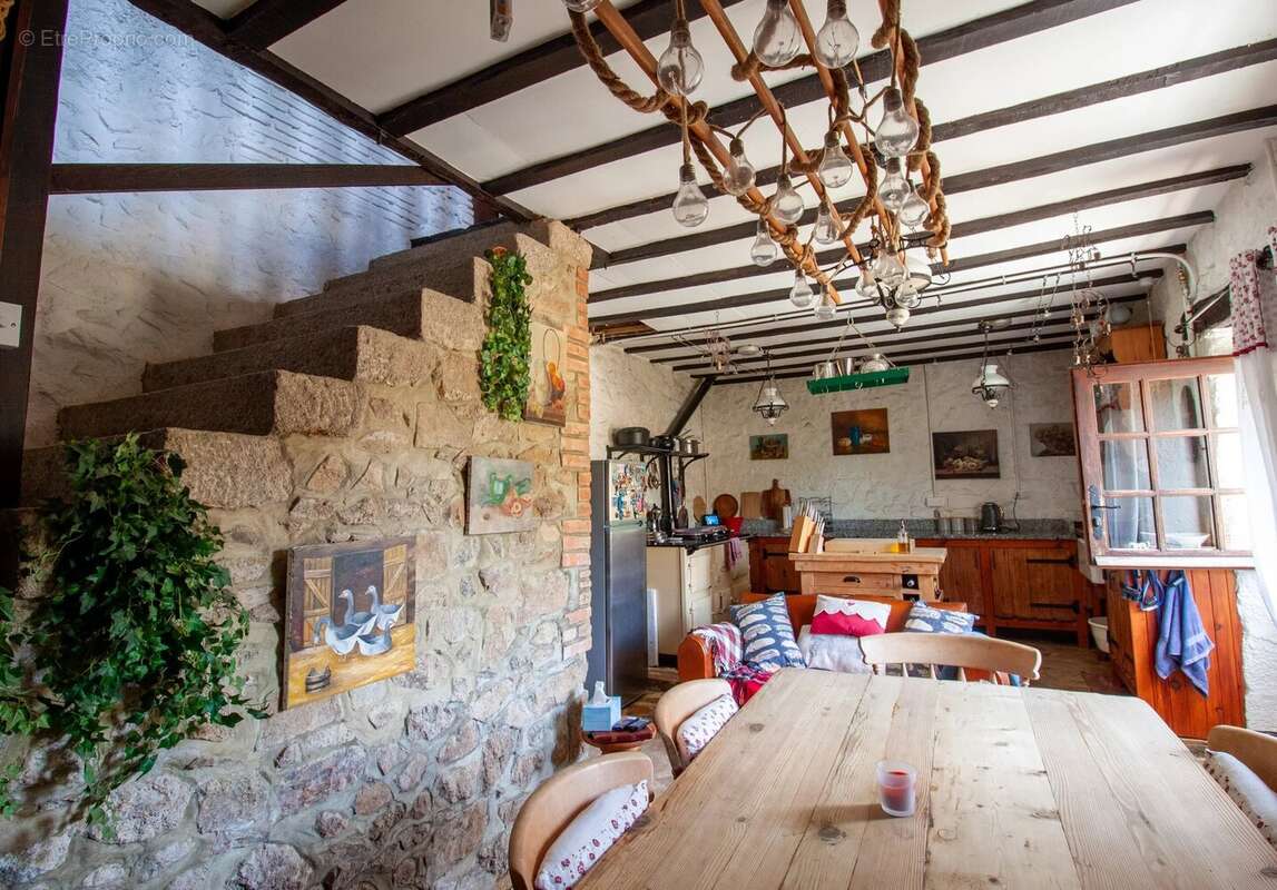 Maison à SAINT-DIZIER-LES-DOMAINES