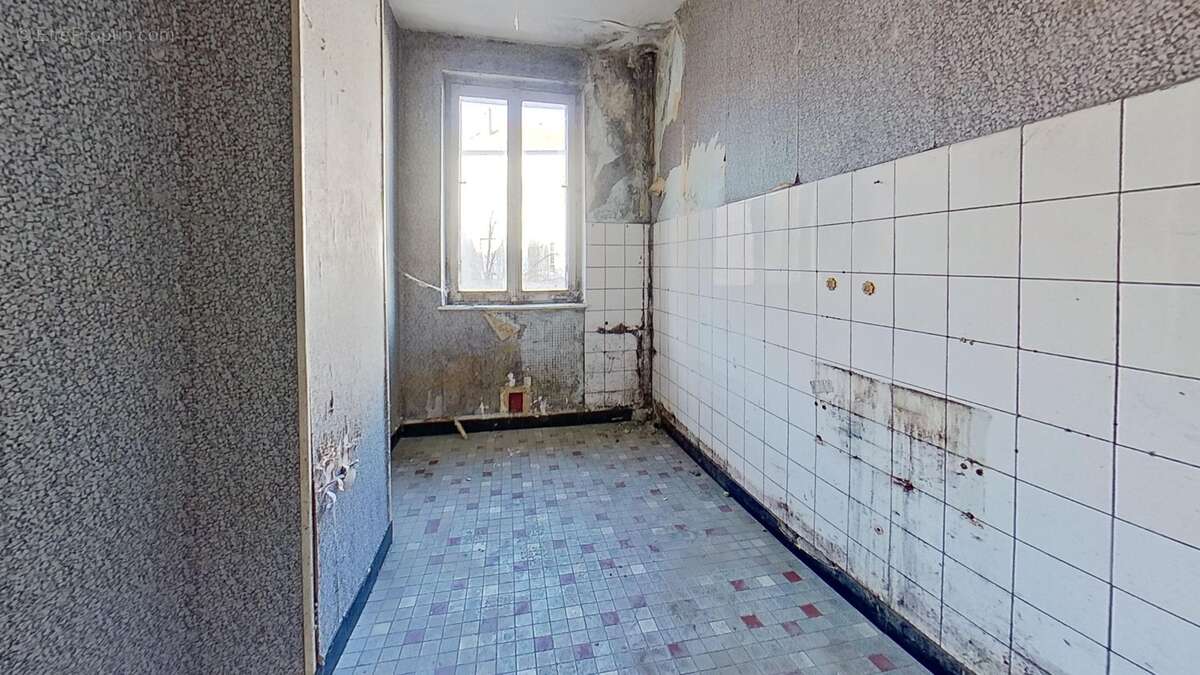 Lunéville centre : Appartement T4 à renover avec un lot de cave - Visite virtuelle sur demande - photo 8