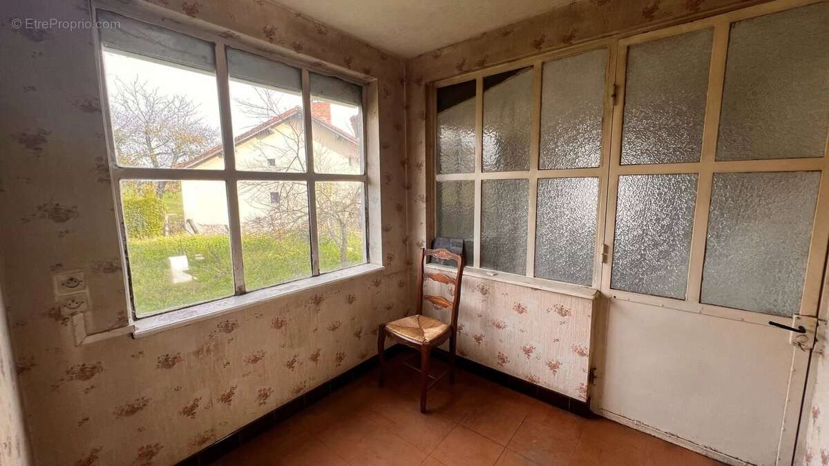 Maison 97 m² à Dournazac  - photo 6