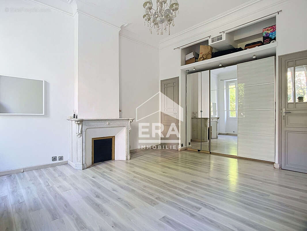 Appartement à MARSEILLE-6E