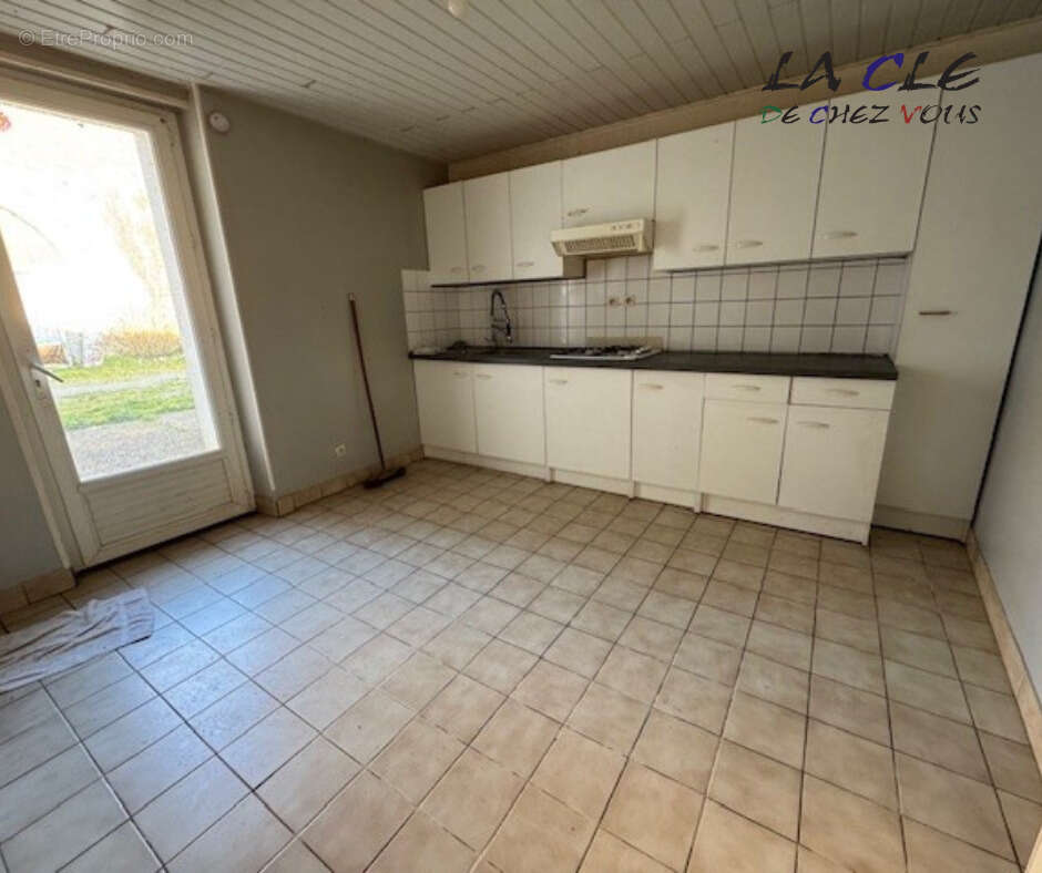 Maison à COULONGES-SUR-L'AUTIZE