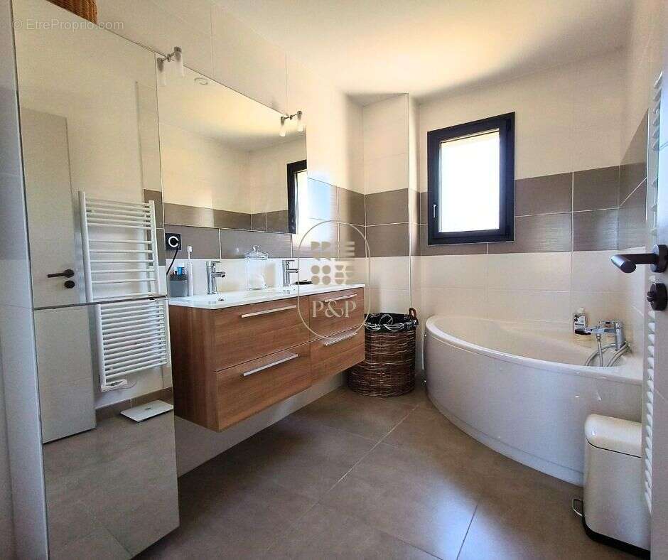 Maison à LA CALMETTE