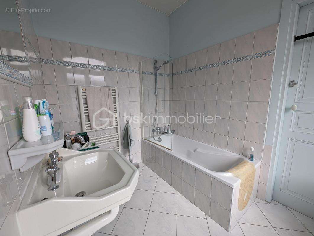 Maison à PONT-SUR-YONNE