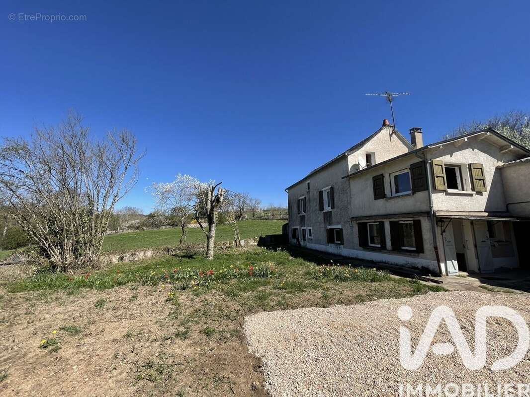 Maison 180 m² à Saint-Saturnin-De-Lenne  - photo 3