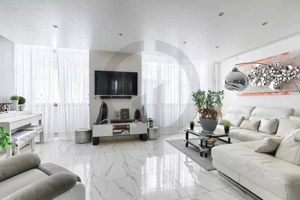 Appartement à PARIS-2E