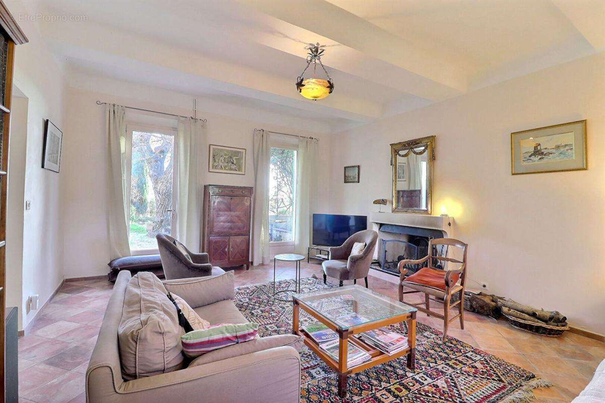 Maison à LE CASTELLET