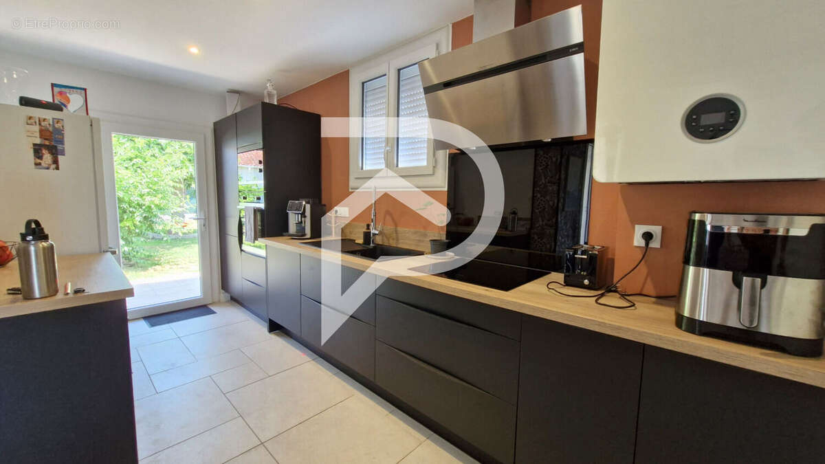 Maison de plain-pied rénovée 4 pièces 89 m² centre ORTHEZ - photo 6