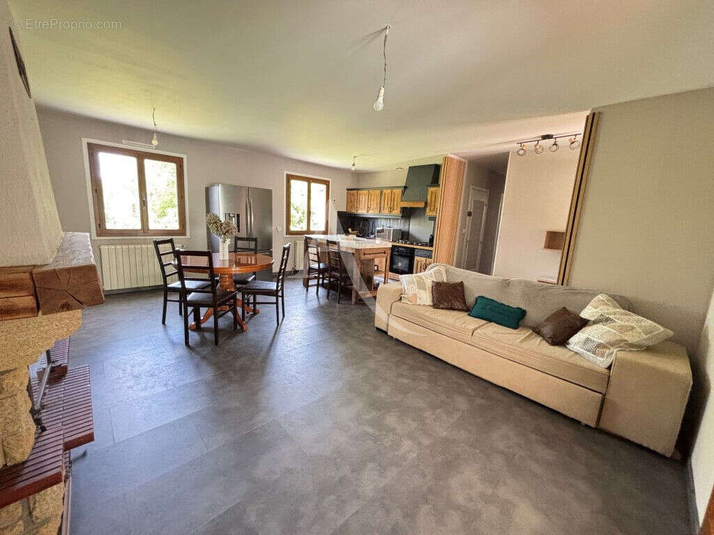 Maison à JOUET-SUR-L'AUBOIS