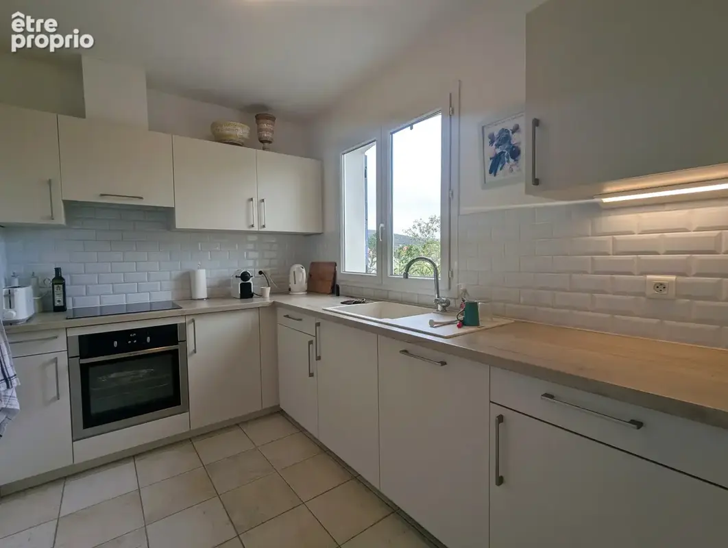 Villa d'architecte avec piscine, vues dégagées et grand terrain - photo 13